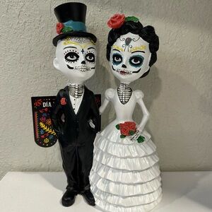 Día de los Muertos Skeleton Bride & Groom Sugar Skull Figurines